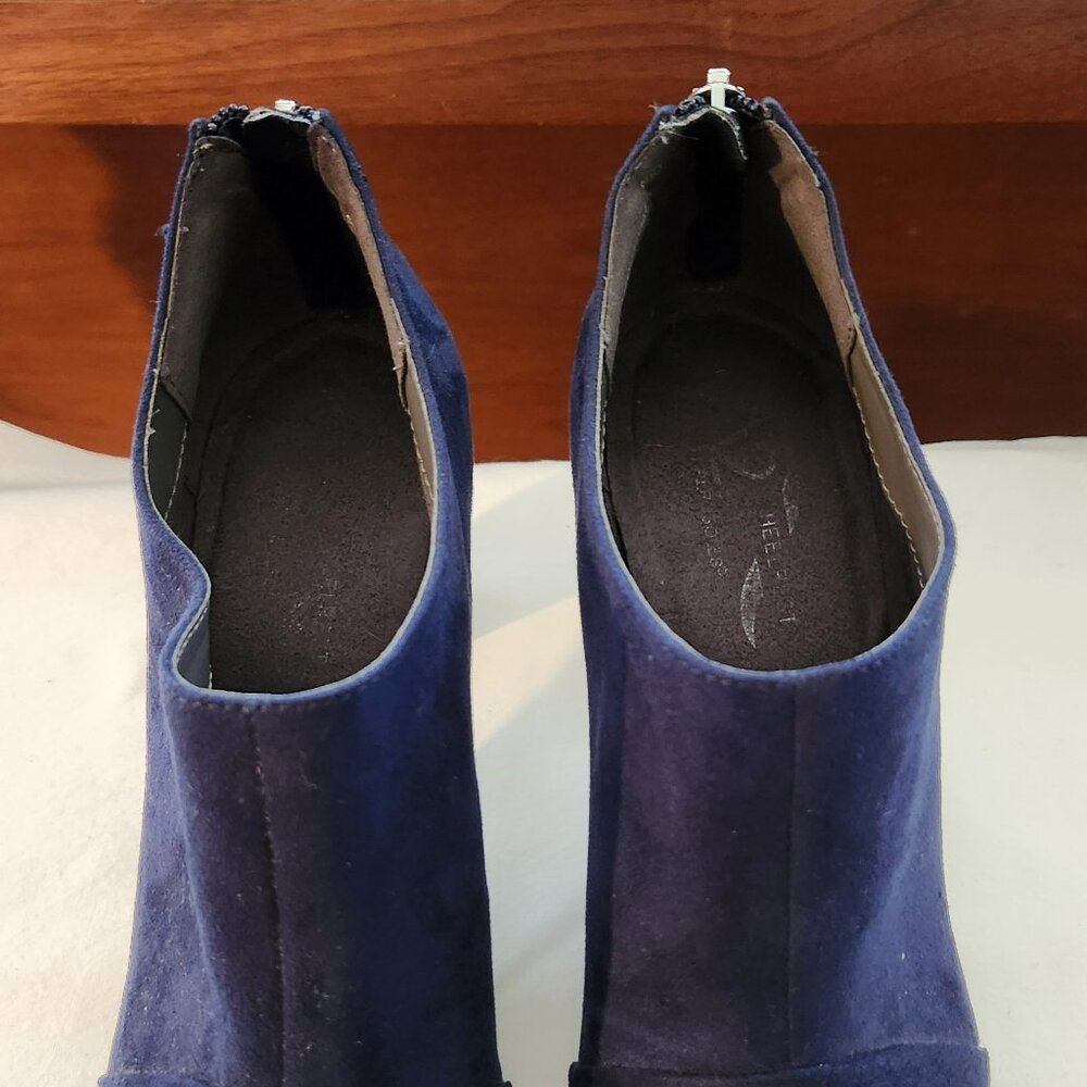 A2 by Aerosoles booties sz 9.5 M navy faux suede Sixth Avenue EUC - Picture 4 of 7